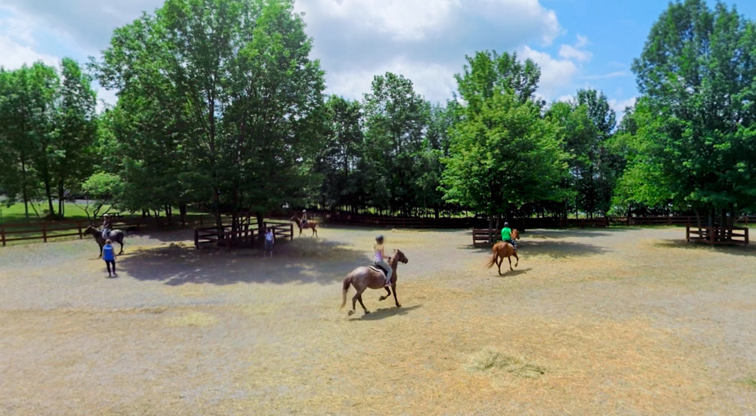 Horseback riding ring